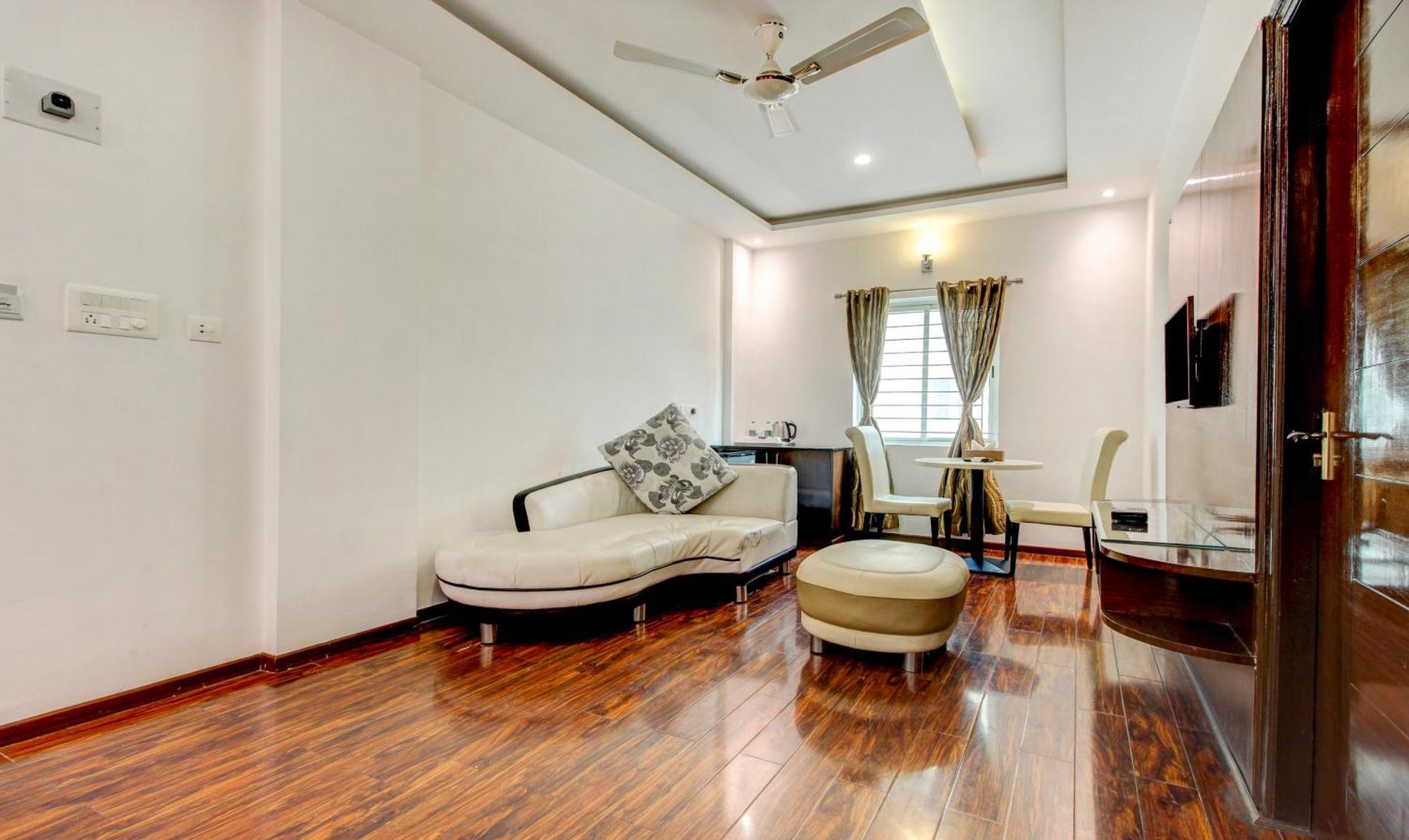 Treebo The Sai Leela Suites R T Nagar 班加罗尔 外观 照片